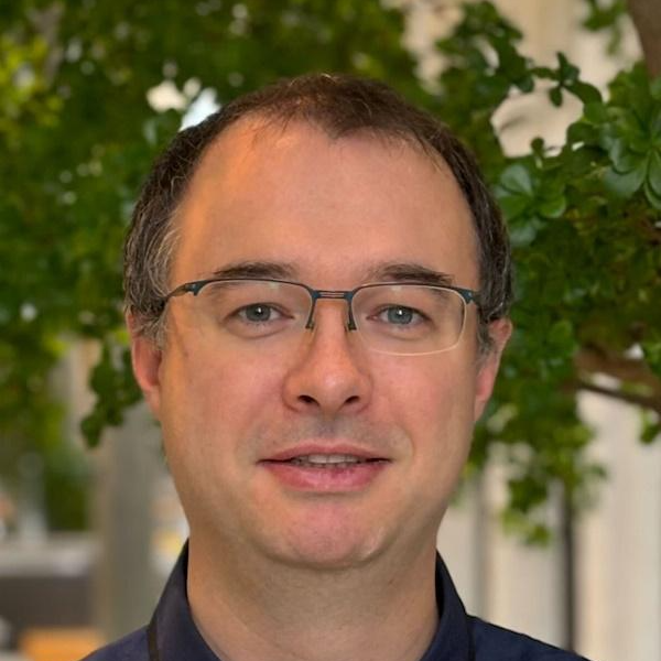Dr. Ronan Hinchet