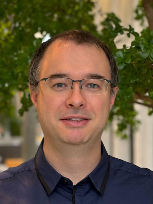 Dr. Ronan Hinchet